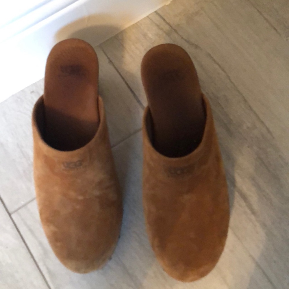 UGG Women’s Suede Clogs size 8